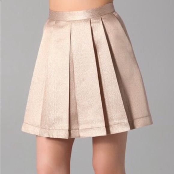 Club Monaco Angela pleated skirt - Picture 2 of 8